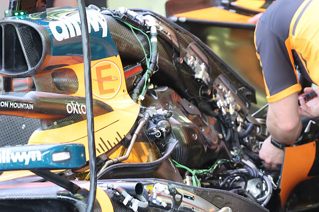 El McLaren, 'destripado'.