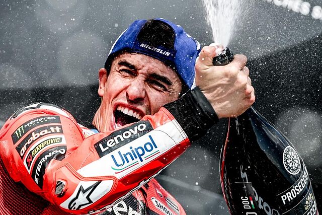 Marc M�rquez, en el podio de Brno.