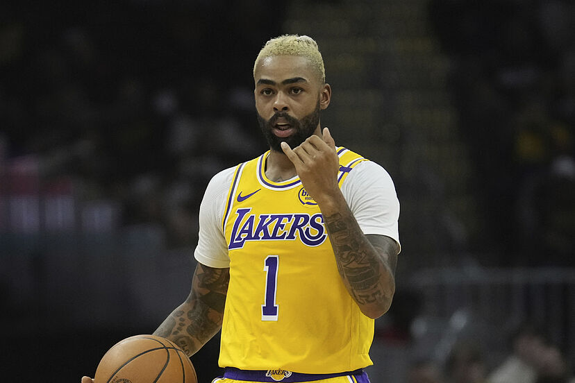 Lakers star D'Angelo Russell told to quit after locker room bust