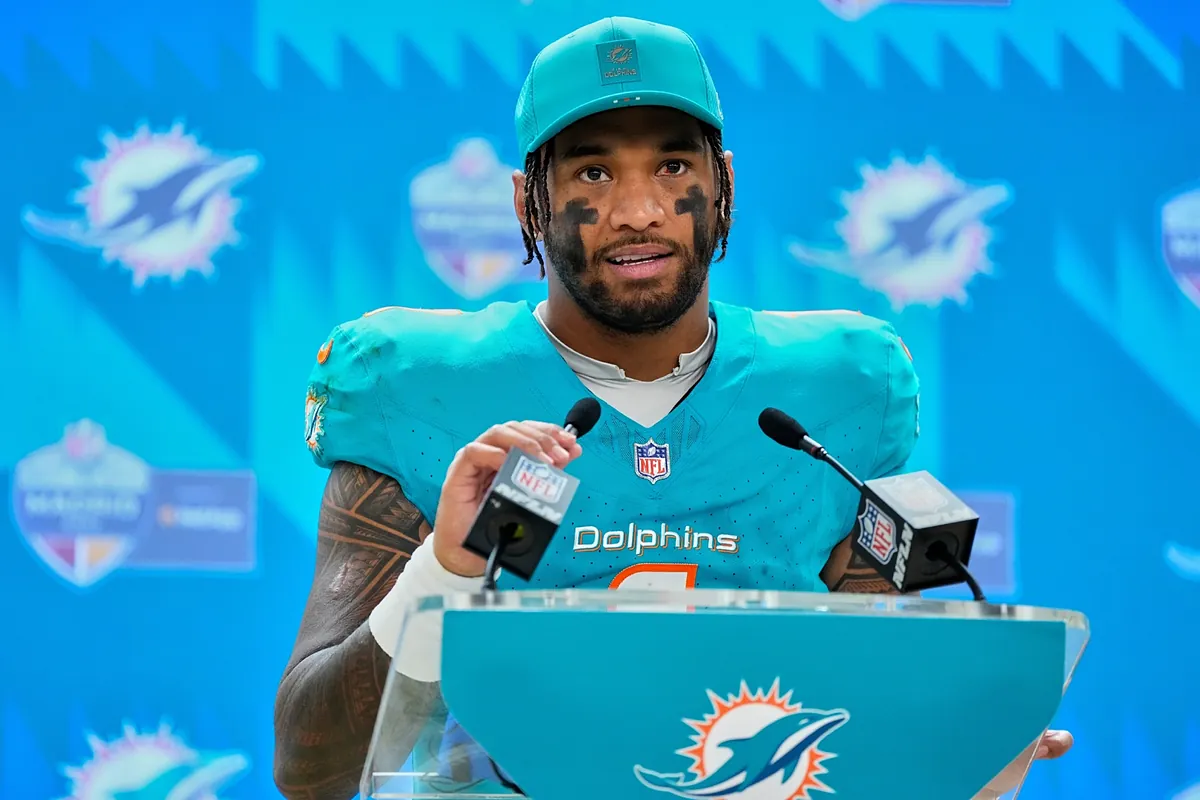 Tua Tagovailoa celebra la histórica victoria de los Dolphins en Madrid ante los Commanders