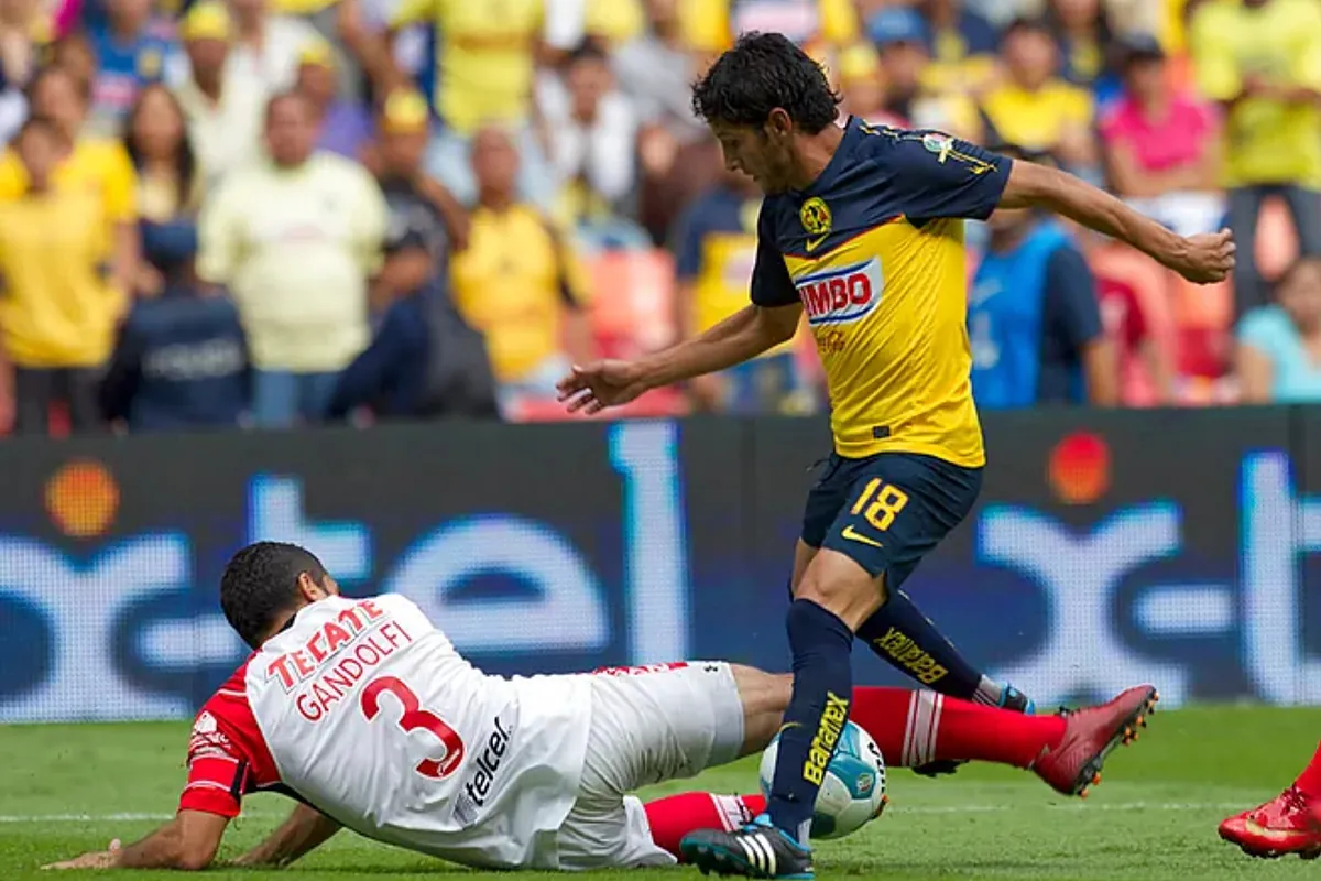 America fans criticize the team for promoting players in the USA who they do not consider "legends"