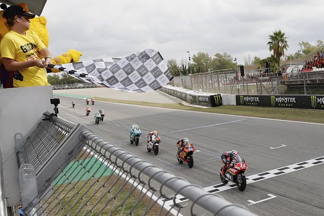 La entrada a meta, con Piqueras, al frente.