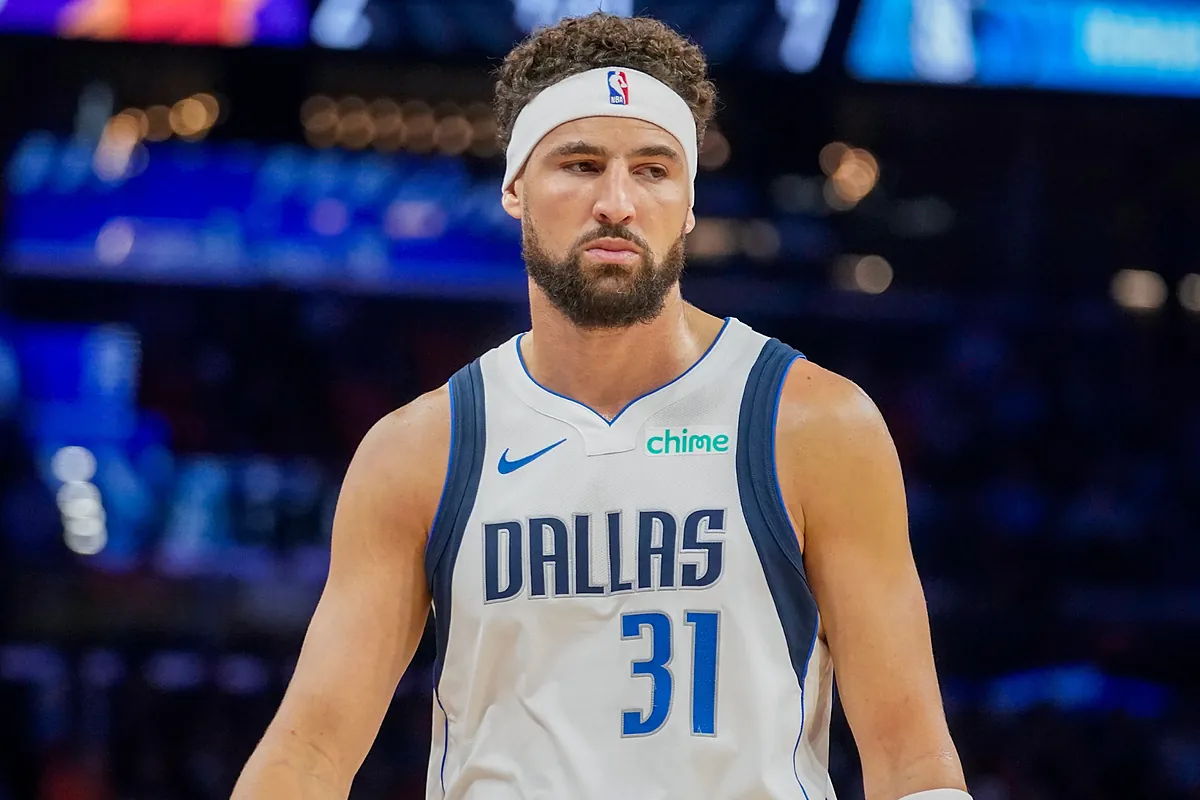 Klay Thompson makes concerning move on the sideline while adjusting to life  with Mavericks | Marca
