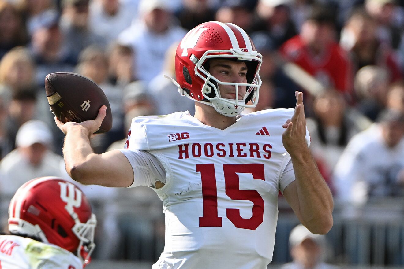 Fernando Mendoza of the Indiana Hoosiers is the favorite to land the...