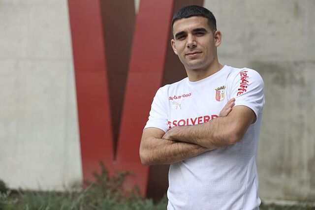 V�ctor G�mez posa para un reportaje.