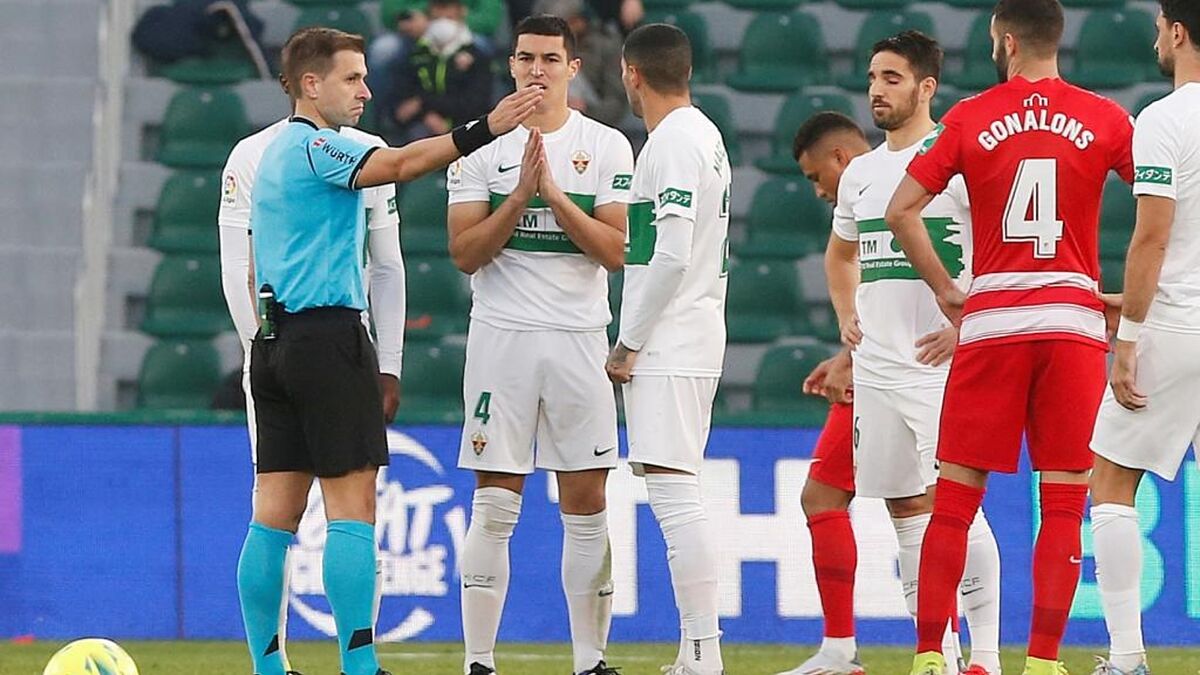 Elche - Granada | Liga: Indignación arbitral en el Elche | Marca