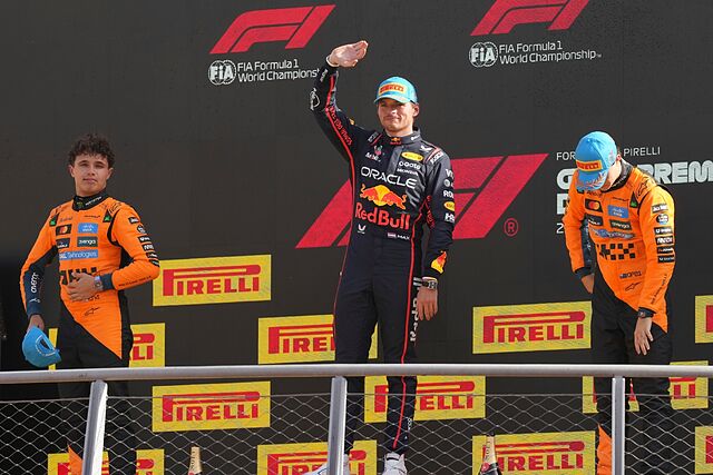 Lando Norris, Verstappen y Piastri, en el podio del Gran Premio de Italia.