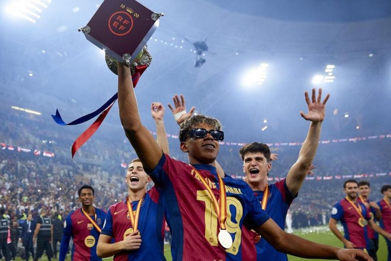 How much money does each team earn in the Spanish Super Cup?